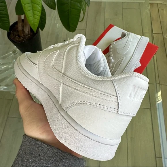 NEW NIKE WHITE COURT SNEAKERS - Picture 3 of 3